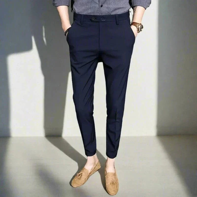 Pantaloni Slim-Fit StrideLine